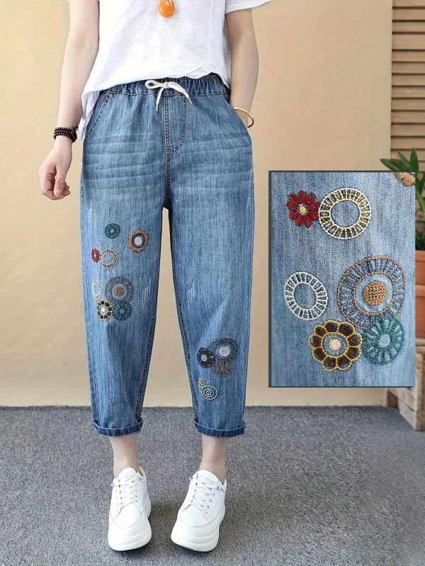 波西米亞風格刺繡女士優雅剪裁牛仔褲，復古淺藍水洗牛仔布，經典休閒時尚七分褲帶口袋