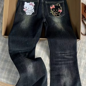 1件褲子【三麗鷗】hello kitty美式復古藍貓刺繡小眾牛仔女2025夏季街頭辣味微翻領潮流修身褲