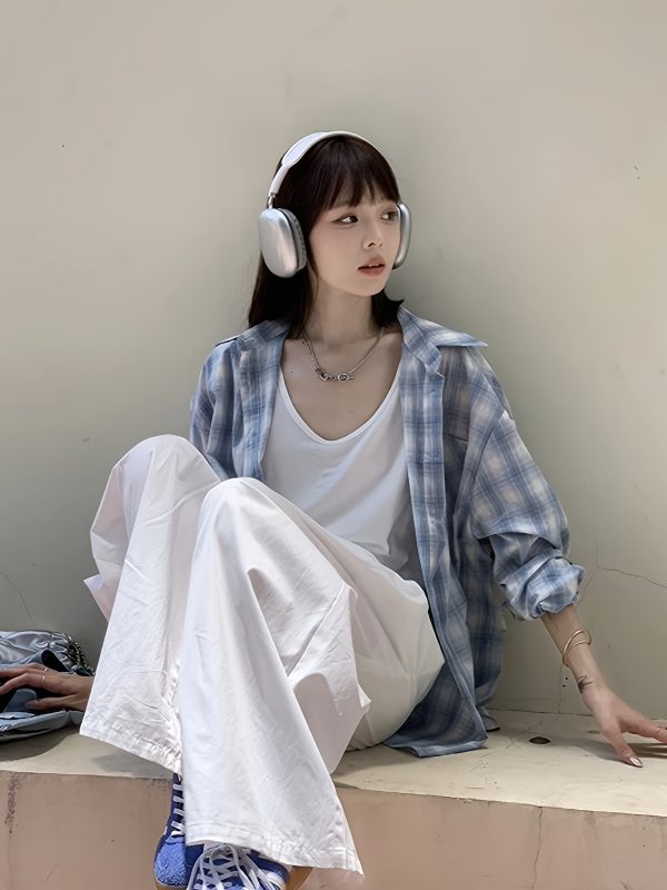 大碼女士休閒長袖襯衫 藍白格紋紐扣上衣，四季通用不透視經典領口機洗襯衫