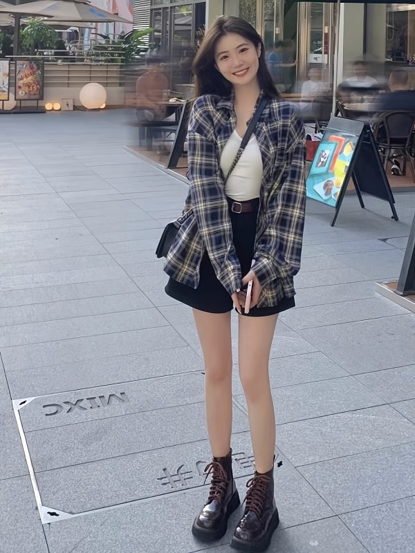 大碼女士休閒長袖襯衫 藍白格紋紐扣上衣，四季通用機洗不透視經典領口設計，百搭單品，寬鬆版型，便捷護理面料，辦公裝扮必備耐穿材質