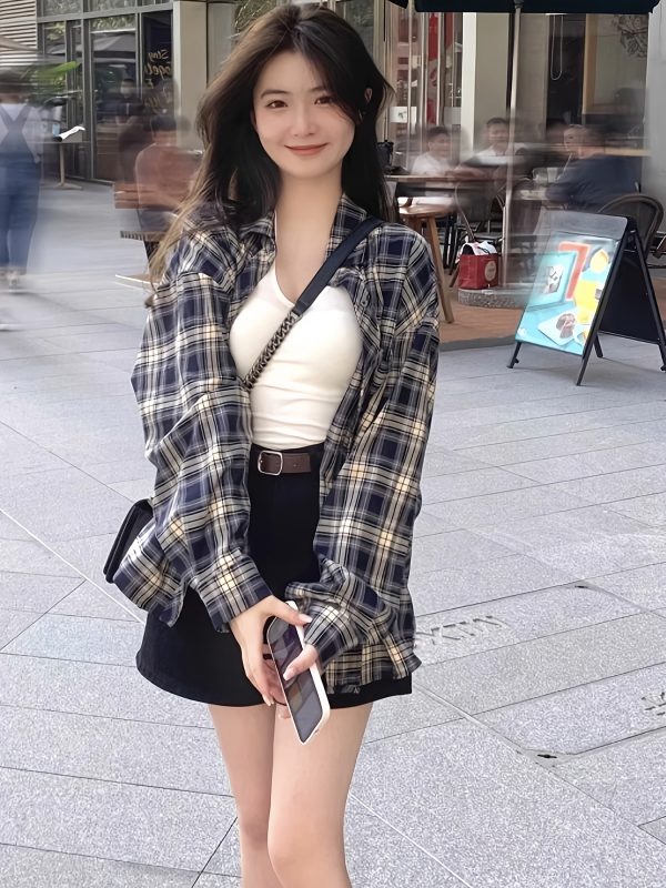 大碼女士休閒長袖襯衫 藍白格紋紐扣上衣，四季通用機洗不透視經典領口設計，百搭單品，寬鬆版型，便捷護理面料，辦公裝扮必備耐穿材質
