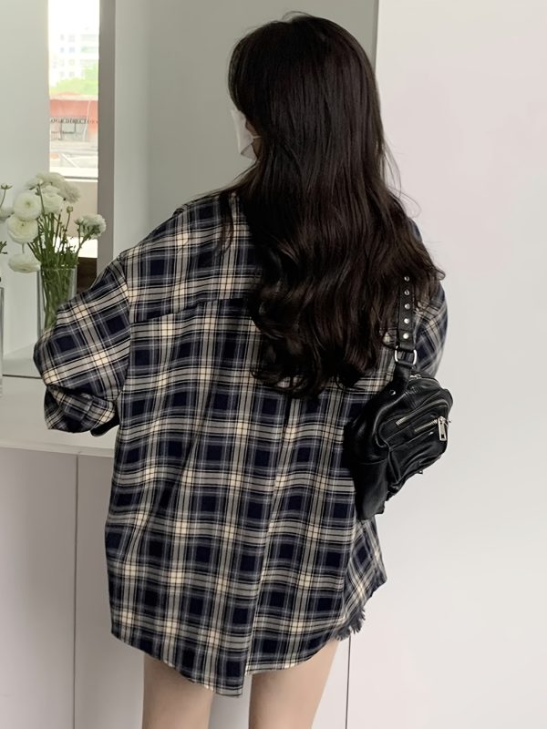 大碼女士休閒長袖襯衫 藍白格紋紐扣上衣，四季通用機洗不透視經典領口設計，百搭單品，寬鬆版型，便捷護理面料，辦公裝扮必備耐穿材質