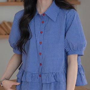 大尺碼 女士法國風格格紋襯衫，帶荷葉袖和領子 休閒扣子襯衫，淺藍色和白色格紋圖案，夏季寬鬆版型，女士t恤