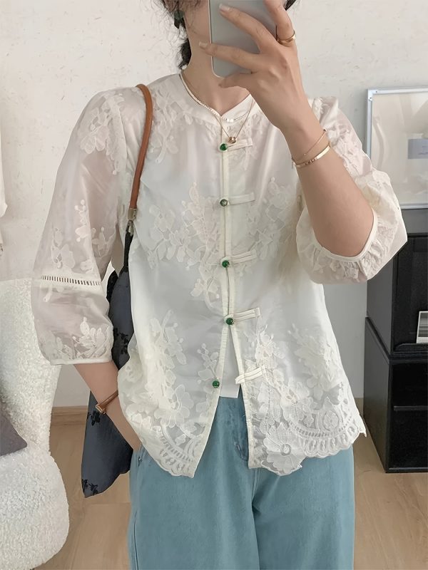 大尺碼 優雅純白花卉刺繡襯衫，綠色紐扣 女士別緻無袖襯衫，夏季完美，休閒到正式穿著，休閒夏季穿著 | 花卉刺繡襯衫 | 複雜刺繡，女士襯衫